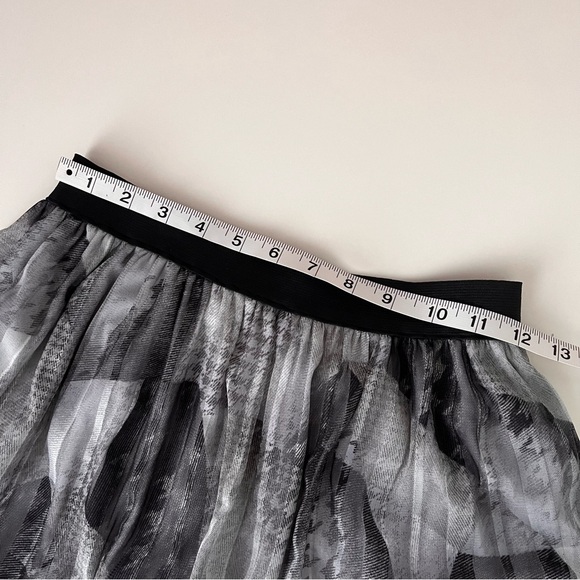 Lovely tiered tulle pull on women’s skirt black gray elastic waist midi — medium - Picture 8 of 9